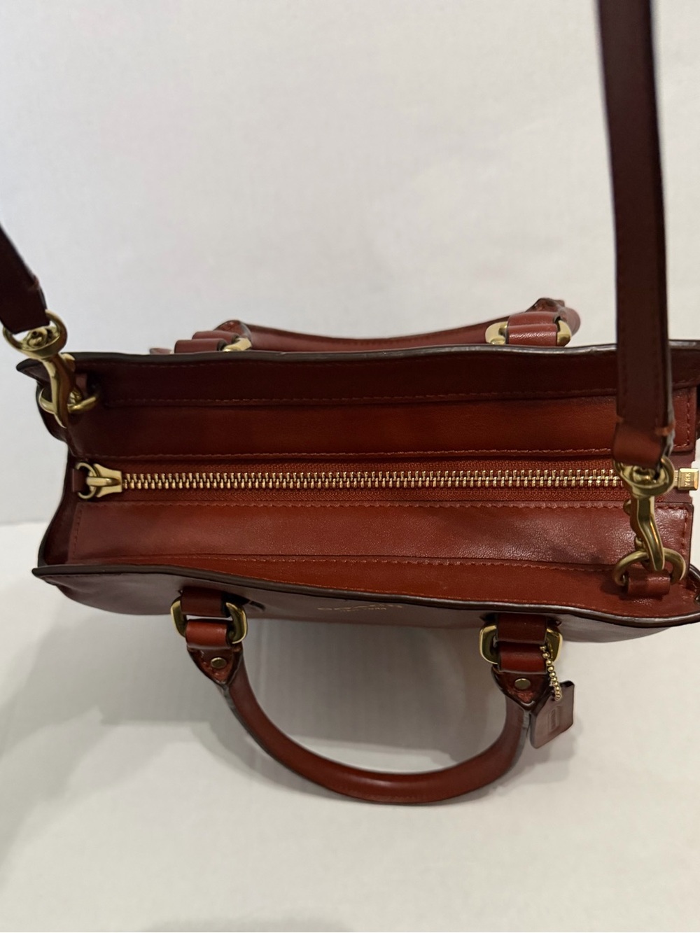 COACH Classic chestnut brown crossbody UEC 9x8x3, top zipper.Strap& 2 handles - Picture 8 of 14